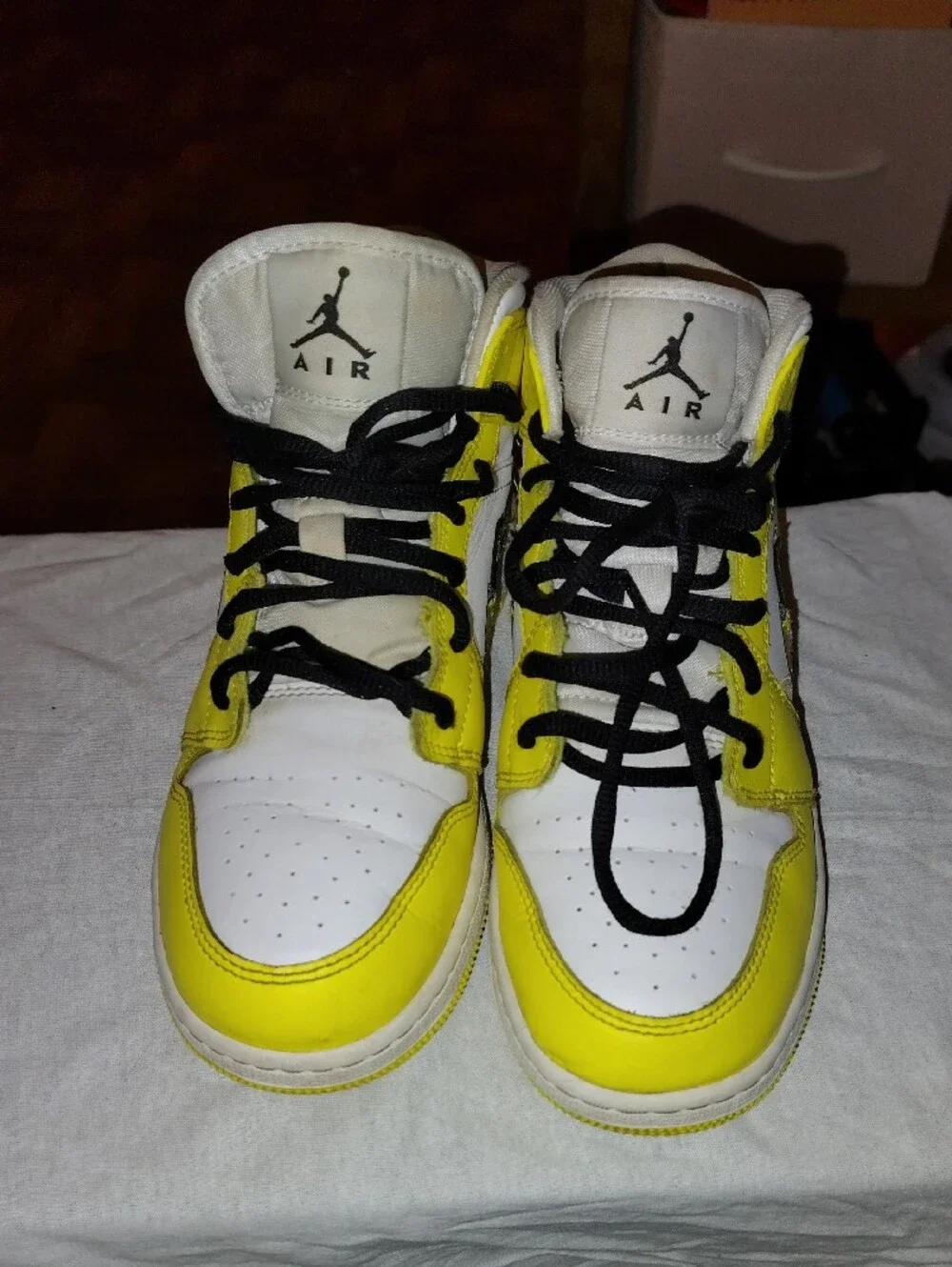 Nike Kids Yellow White High-Top Air Jordans - Picture 3 of 8